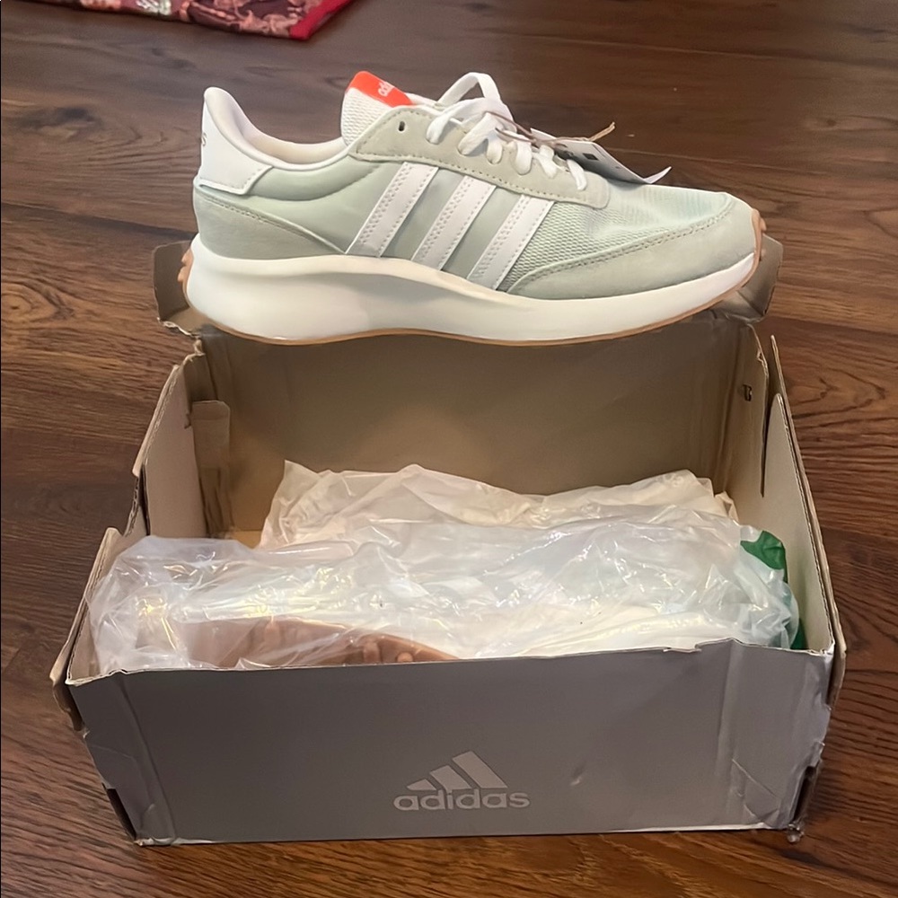 Adidas Women’s 70s Running Shoe Linen Green/Cloud White size 8